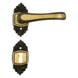 Maniglia 'giglio' con rosetta e bocchetta con rosetta e bocchetta Senza marca