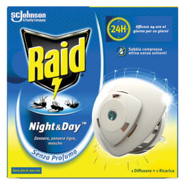 Antizanzare elettrico ad emanazione 'notte/giorno' con 1 ricarica liquida Raid